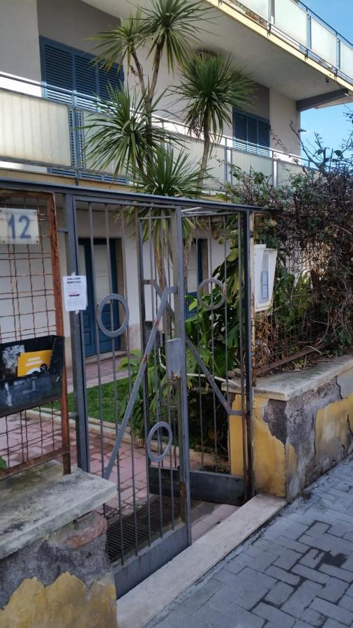 Tora House Guest house *